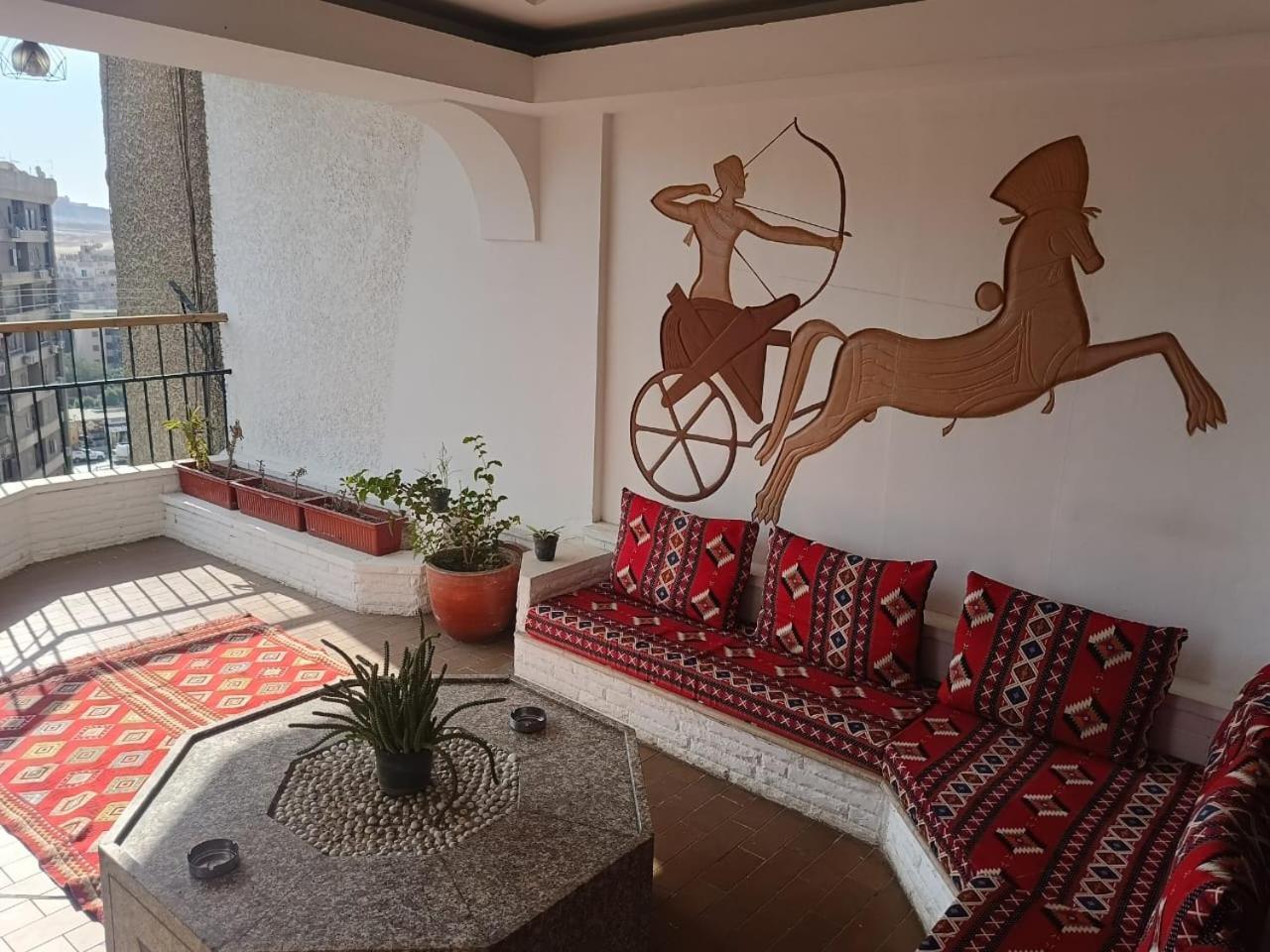Pyramids Nights Hostel Kafrat al Jabal Exterior foto